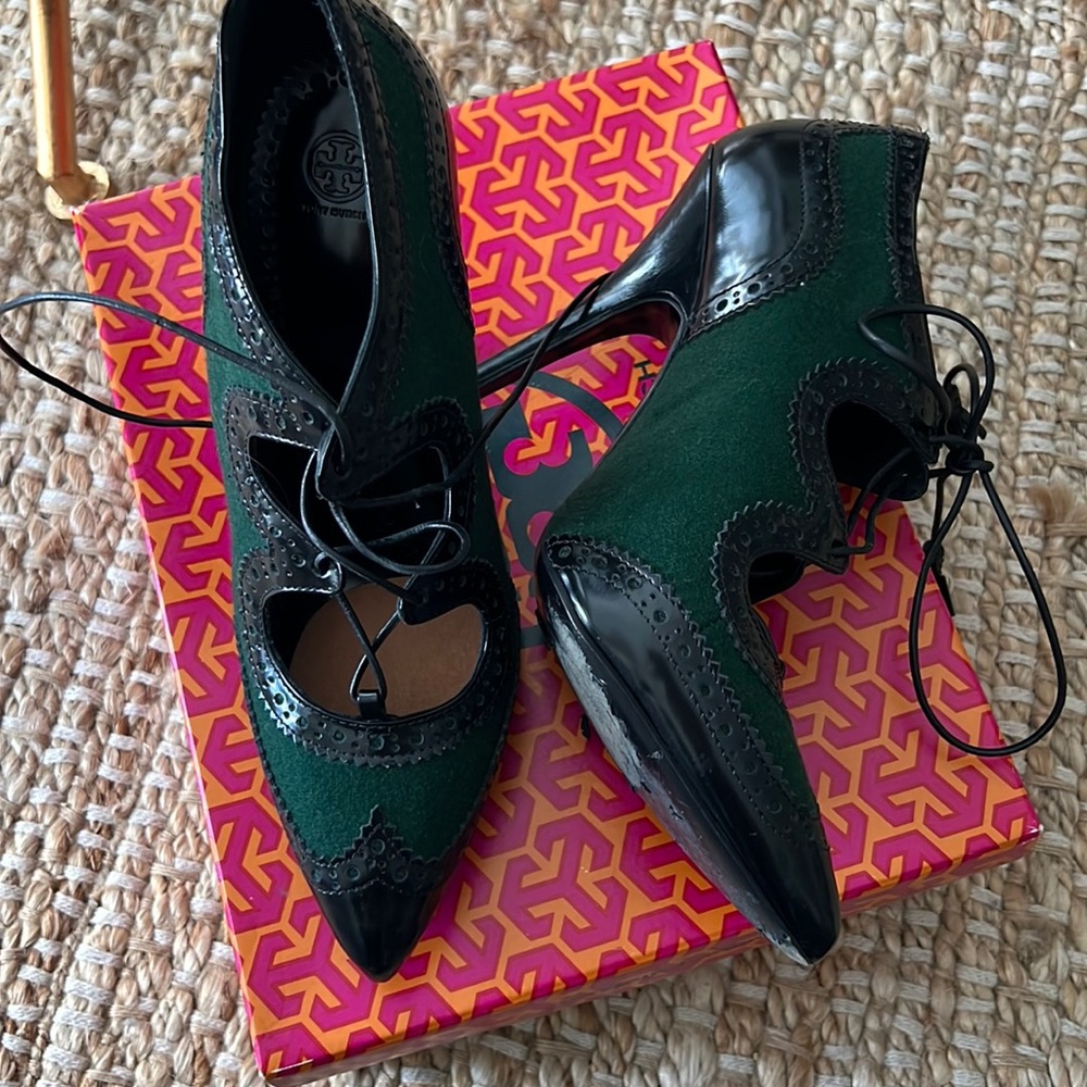 Authentic Tory Burch Hawthorn Black/Green Leather Pump